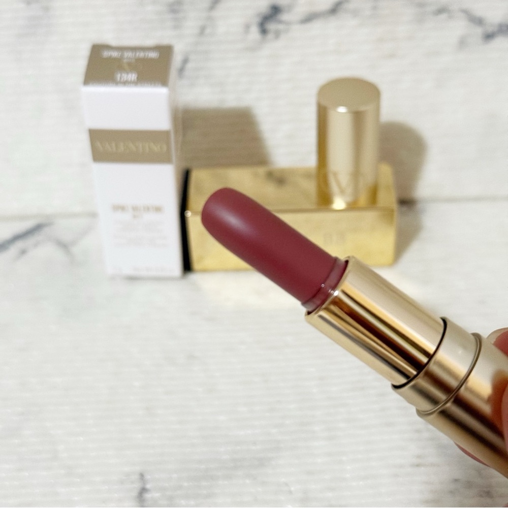 Valentino Rosy Nude Matte Lipstick: Spike Valentino #134R Couture In The Streets - Picture 6 of 12